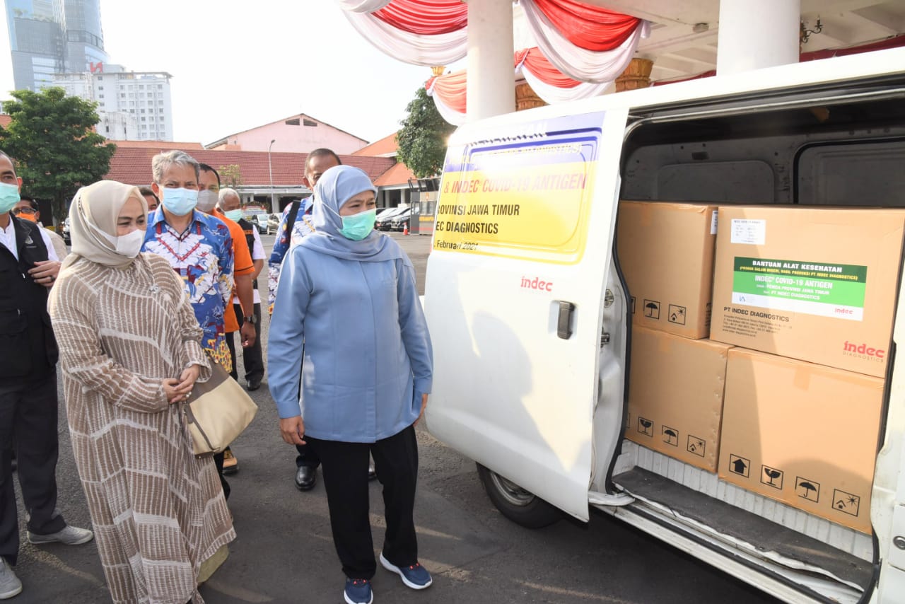 Pemprov Jatim Terima Bantuan 10 Ribu Alat Rapid Test dari Alumni ITB