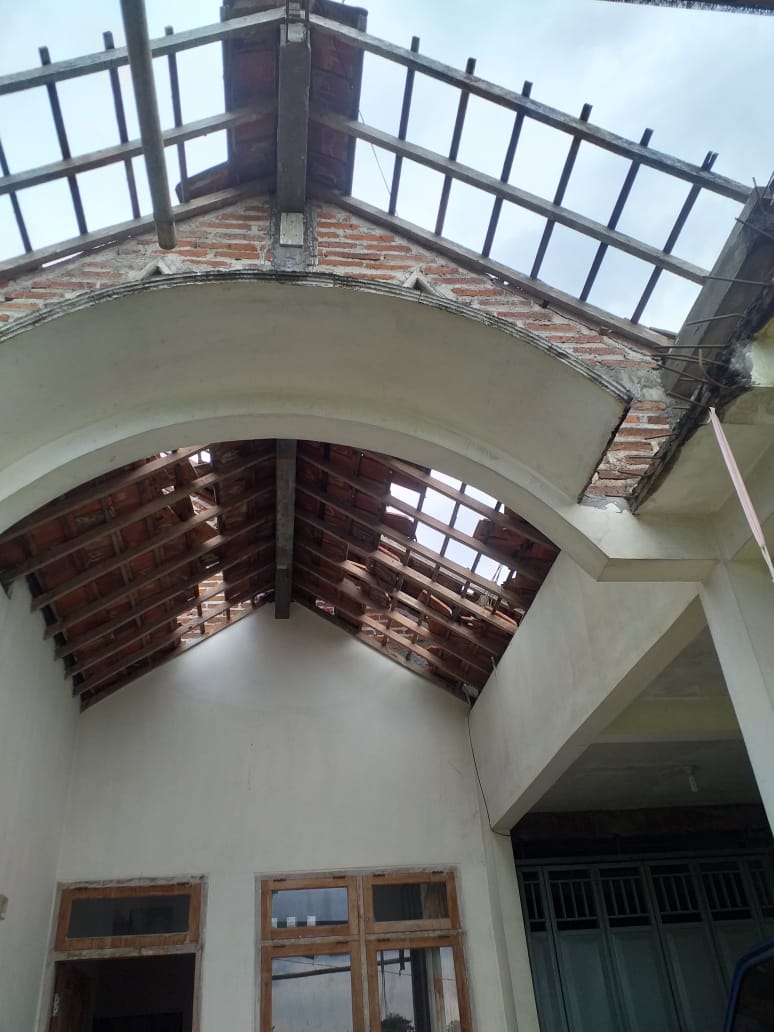 Puting Beliung Rusak Belasan Rumah Di Tulungagung Rusak