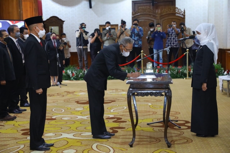 Gubernur Khofifah Kukuhkan Dewan Pendidikan Jawa Timur Periode 2022-2026