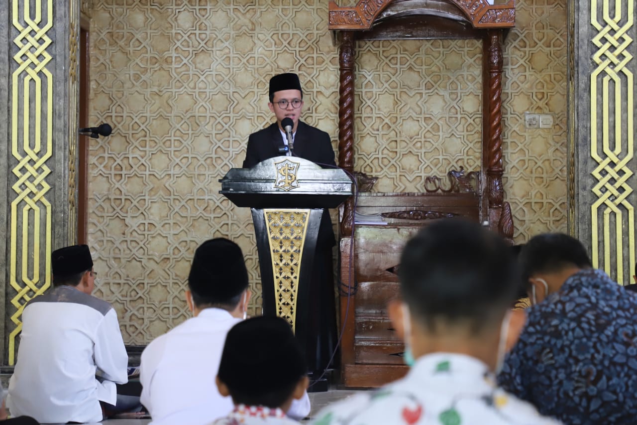 Hafal 3 Juz, Pelajar SMP Ini jadi Khatib di Masjid Dispendik Surabaya