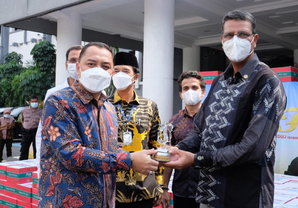 Terima Bantuan 700 Paket Sembako, Pemkot Fokuskan ke Seniman Surabaya
