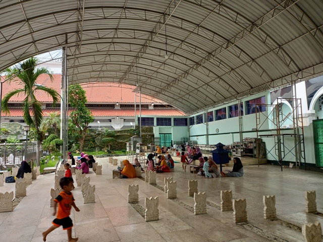 Makam Sunan Ampel Tetap Ramai Jadi Jujukan Para Peziarah