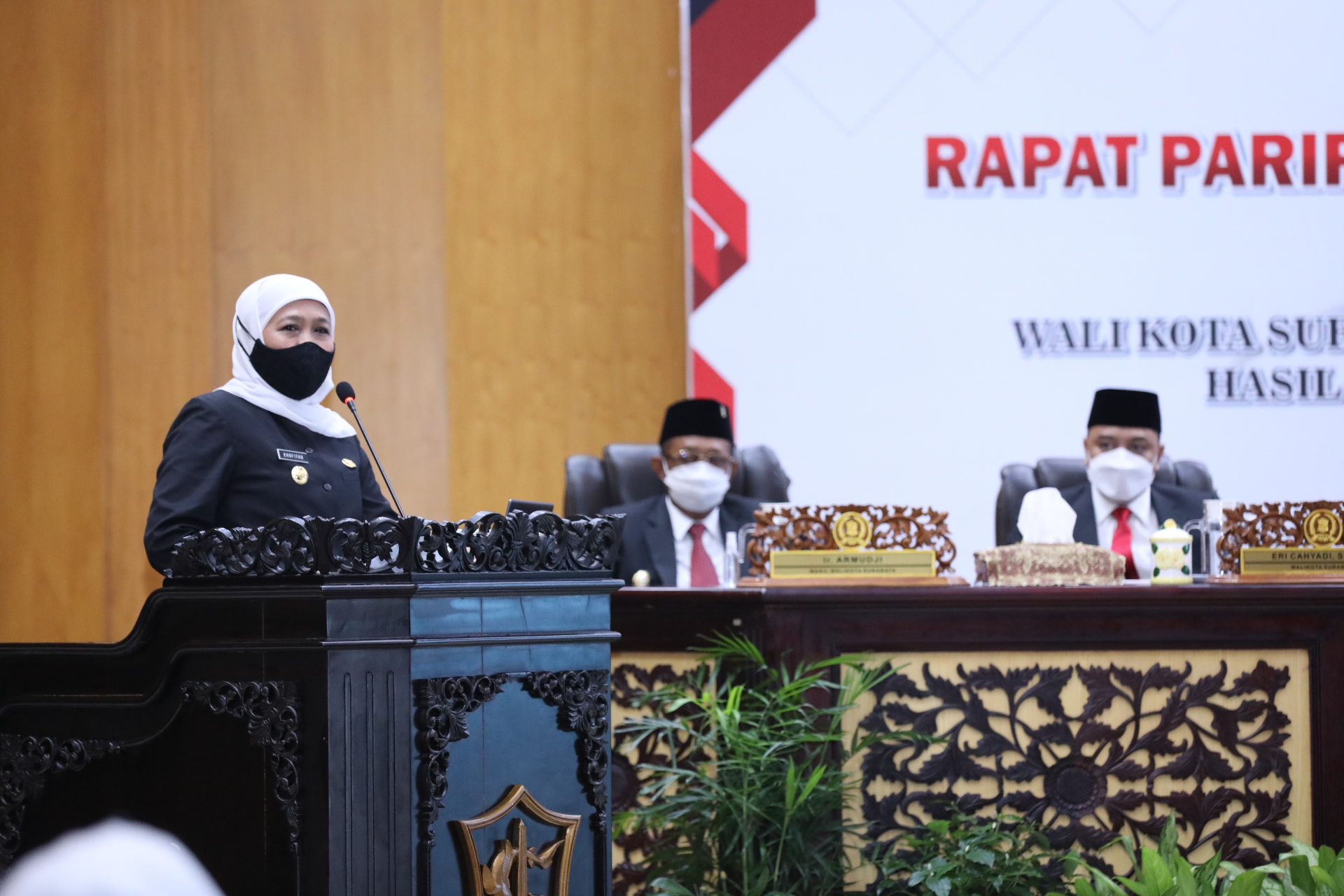 Gubernur Khofifah: PR Pemkot Surabaya Atasi AKI dan AKB