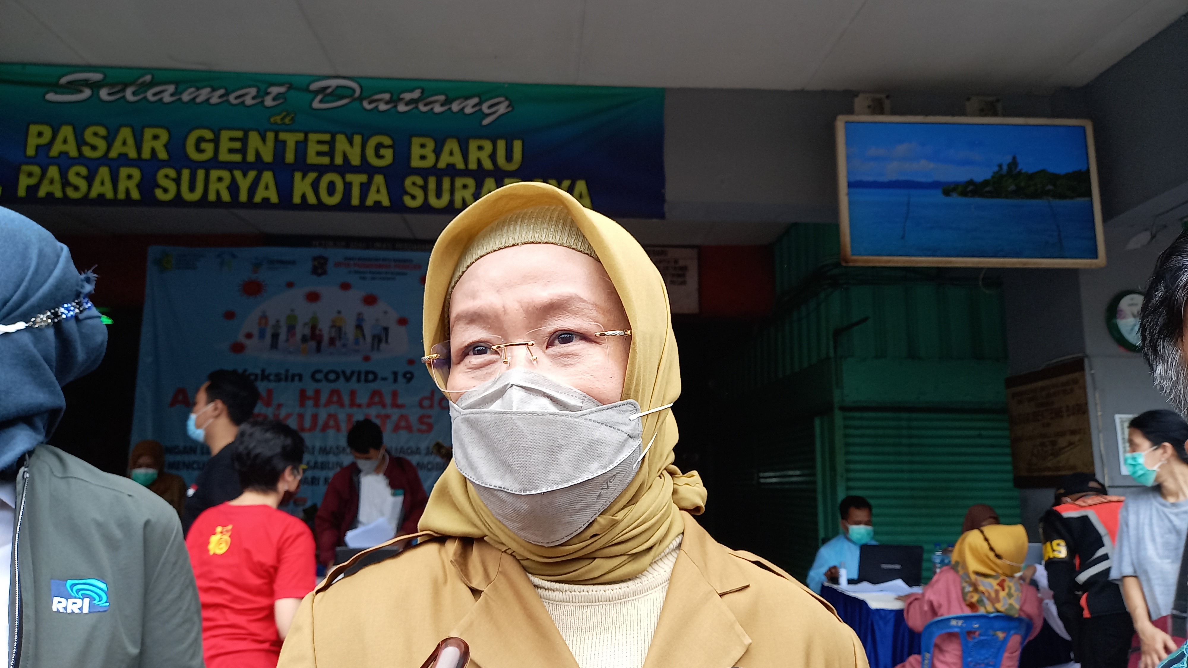 Selain Genteng, Pedagang di 30 Pasar Surabaya Juga Lakukan Vaksinasi