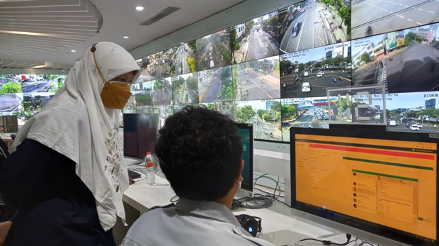Pimpinan DPRD Kota Surabaya Tinjau Command Center 112, Hingga Semangati Petugas