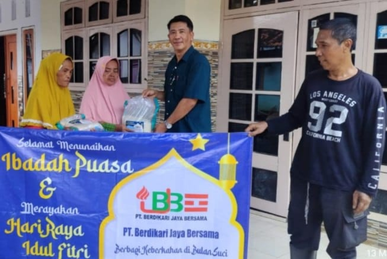 Lewat CSR, PT BJB di Probolinggo Bantu Masyarakat dengan Bagikan Ribuan Beras