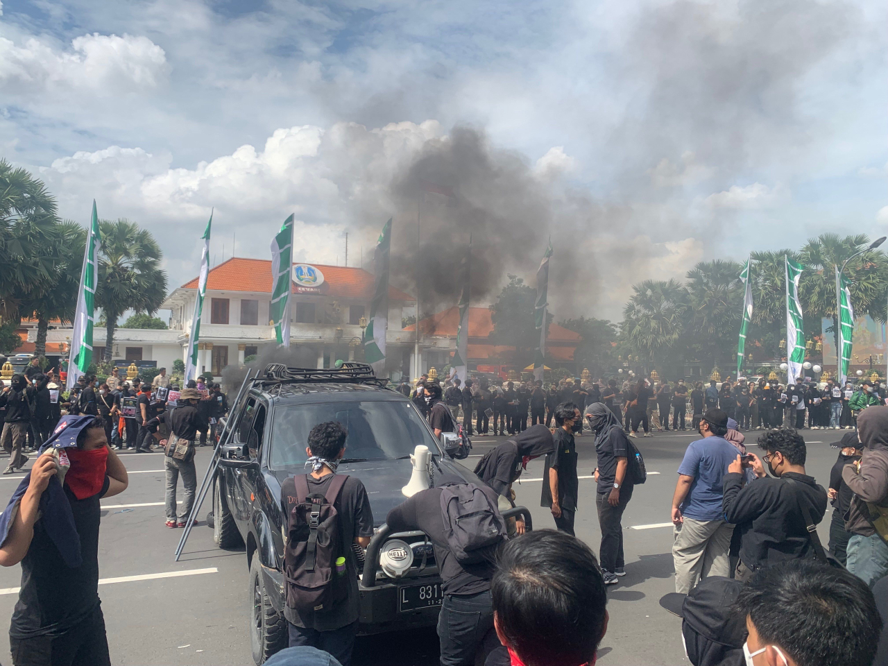 Polrestabes Surabaya Lepas 25 Demonstran yang Tolak UU TNI