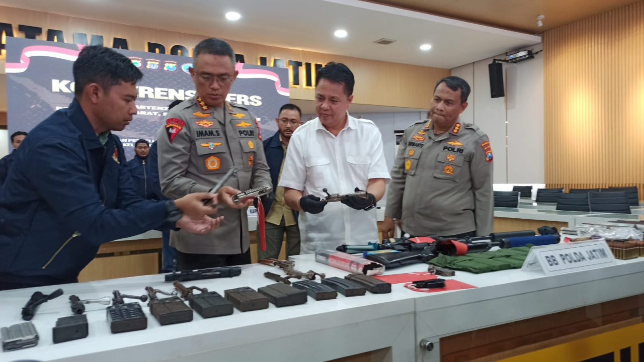 Luar Biasa! Jatanras Polda Jatim Bongkar Penyelundupan Senjata dan Amunisi ke KKB Papua