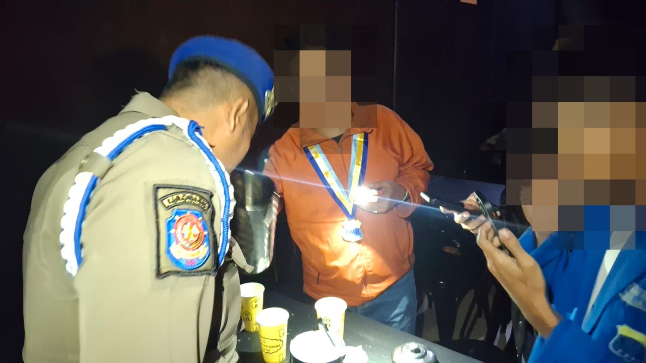 Langgar SE Wali Kota, Dua Tempat Hiburan di Surabaya Terjaring Razia Miras dan Disegel