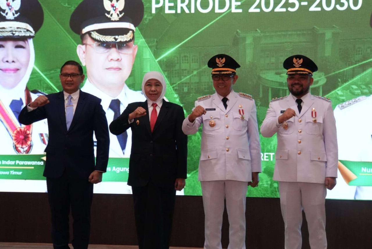 Gubernur Khofifah Saksikan Serah Terima Jabatan Wali Kota Batu