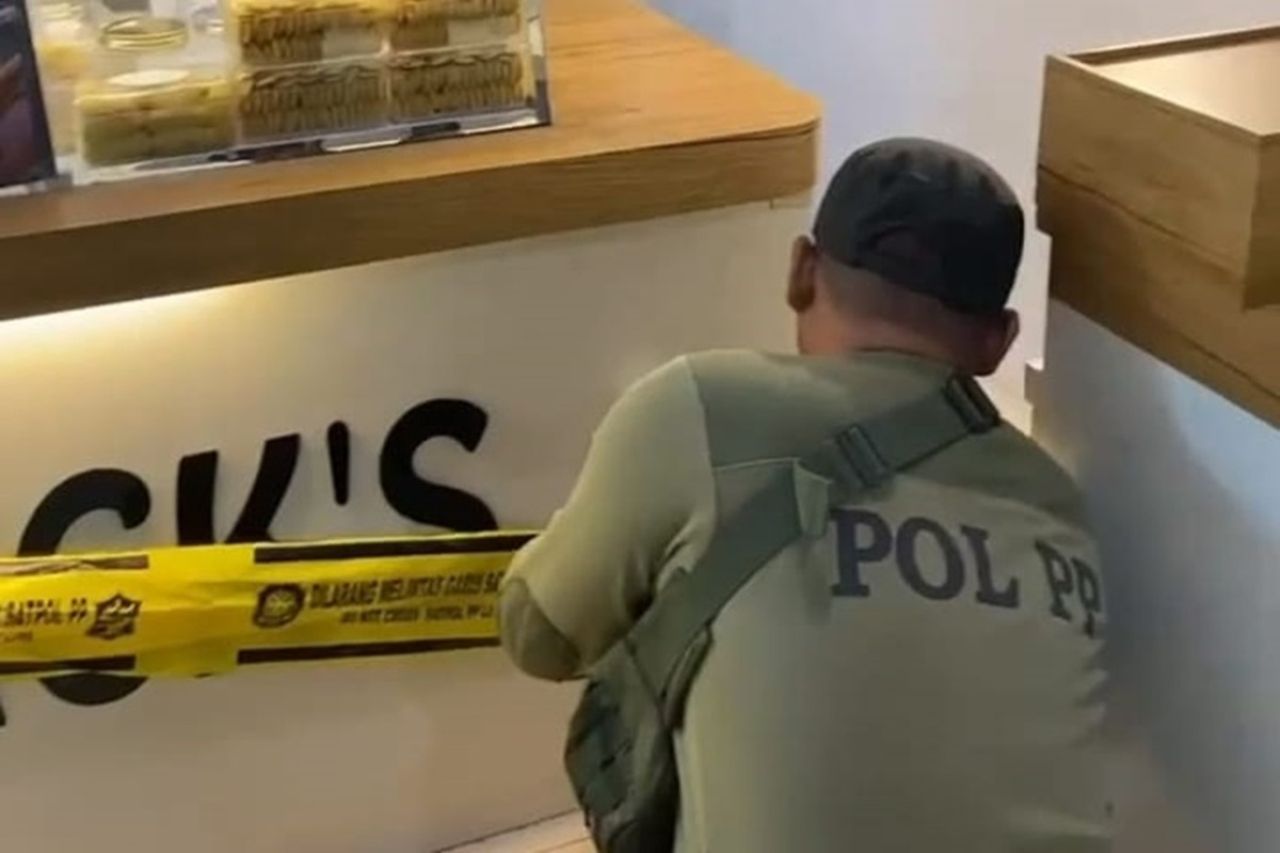 Pemkot Segel Gerai Es Krim Tak Berizin Jual Alkohol, Wali Kota Eri: Kita Jaga Bareng Surabaya
