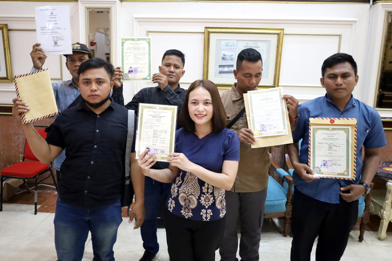 Senyap Tanpa Gaduh, Wali Kota Eri Tuntaskan Belasan Kasus Penahanan Ijazah Karyawan