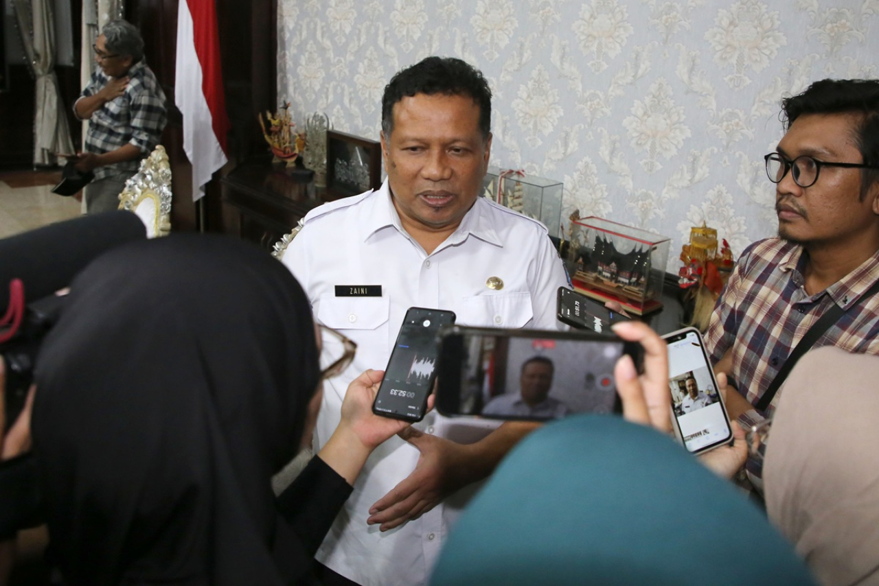 Pemkot Surabaya Selamatkan Ijazah Karyawan yang Ditahan Salo