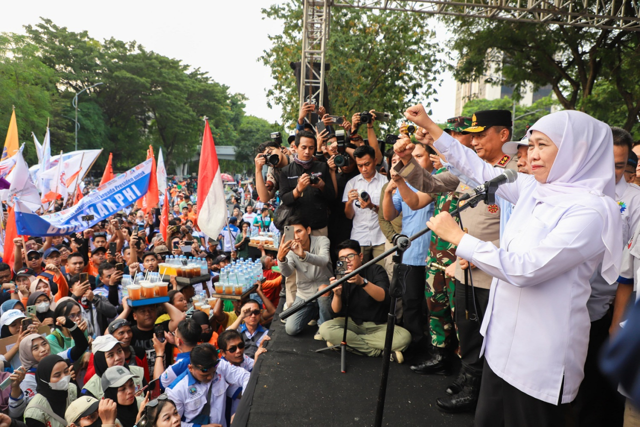 Gubernur Jatim Khofifah Sepakati 17 Tuntutan Buruh, Apa Saja?
