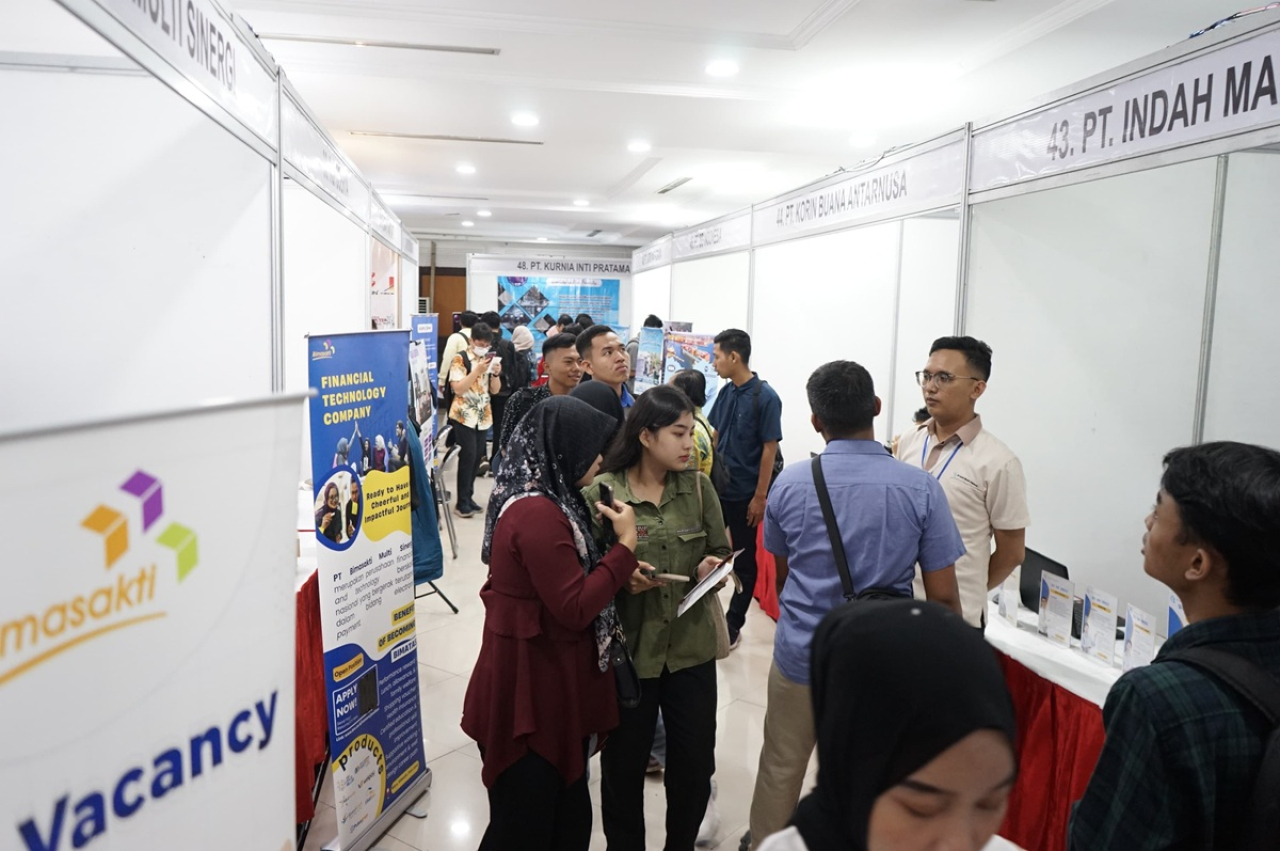 Job Fair & Edu Fair 2025: Ratusan Lowongan Siap Serap Pengangguran di Surabaya