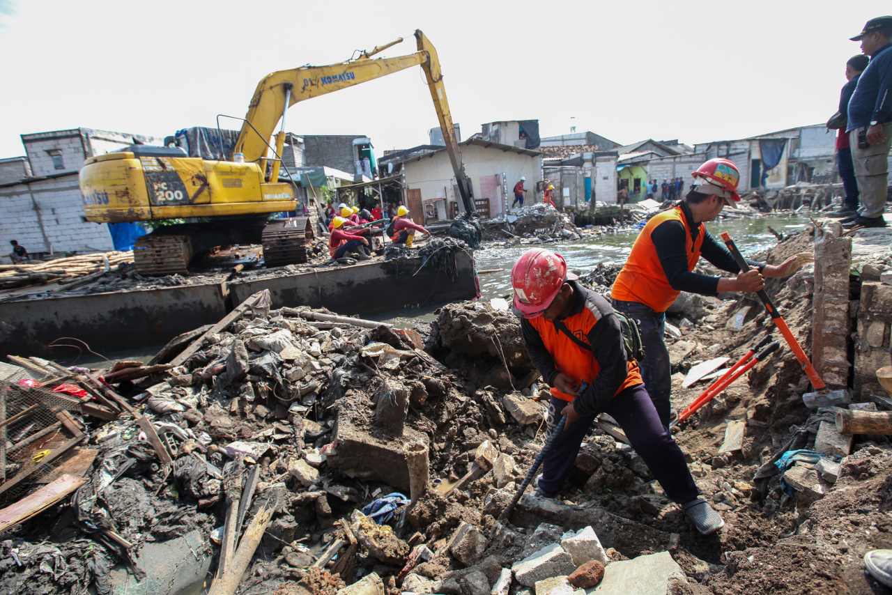 Cegah Banjir, Pemkot Surabaya Targetkan 125 Bangli di Sungai Kalianak Tuntas Dibongkar