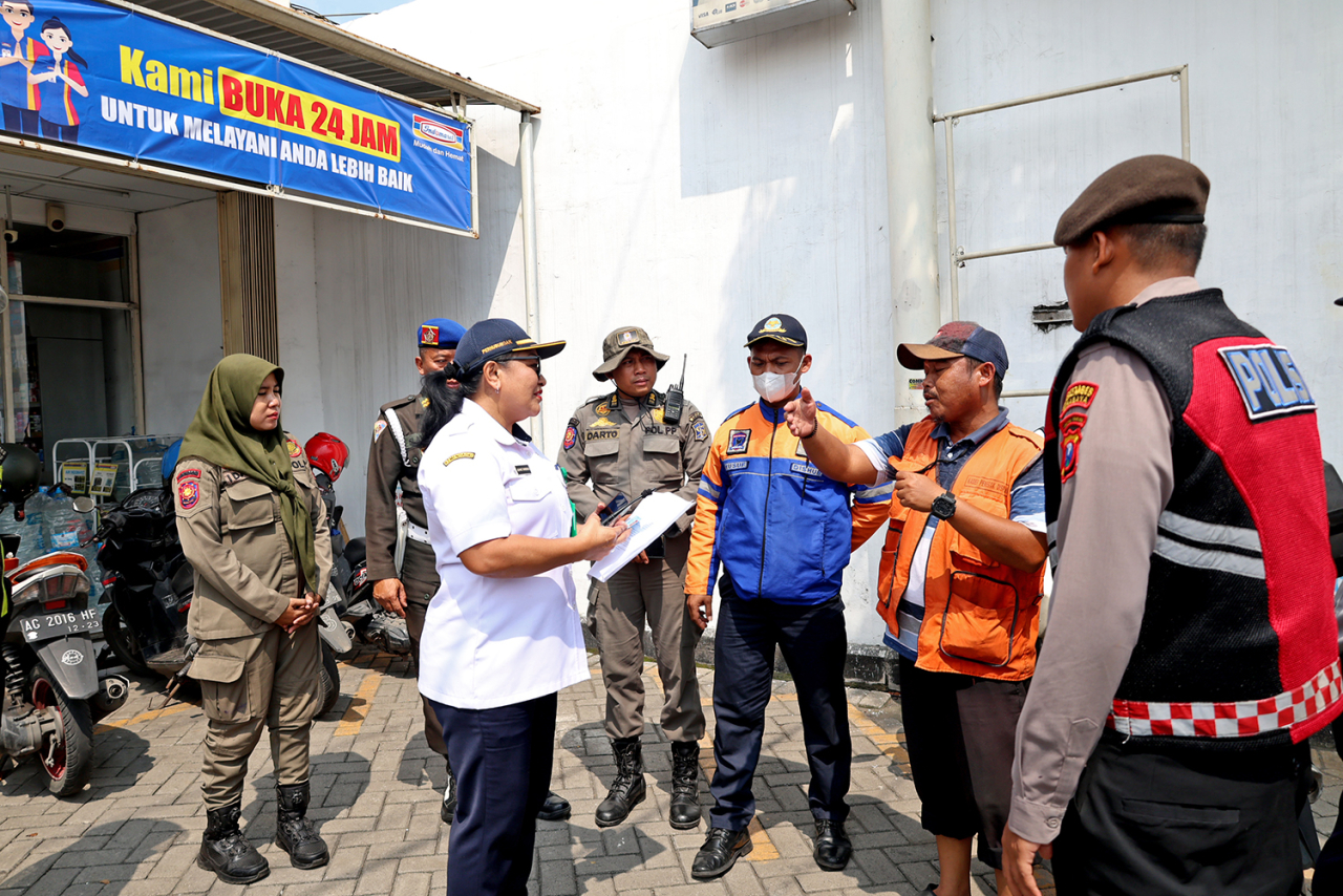 Resahkan Masyarakat, Dishub Kota Surabaya Tindak Tegas Jukir Liar di Toko Modern