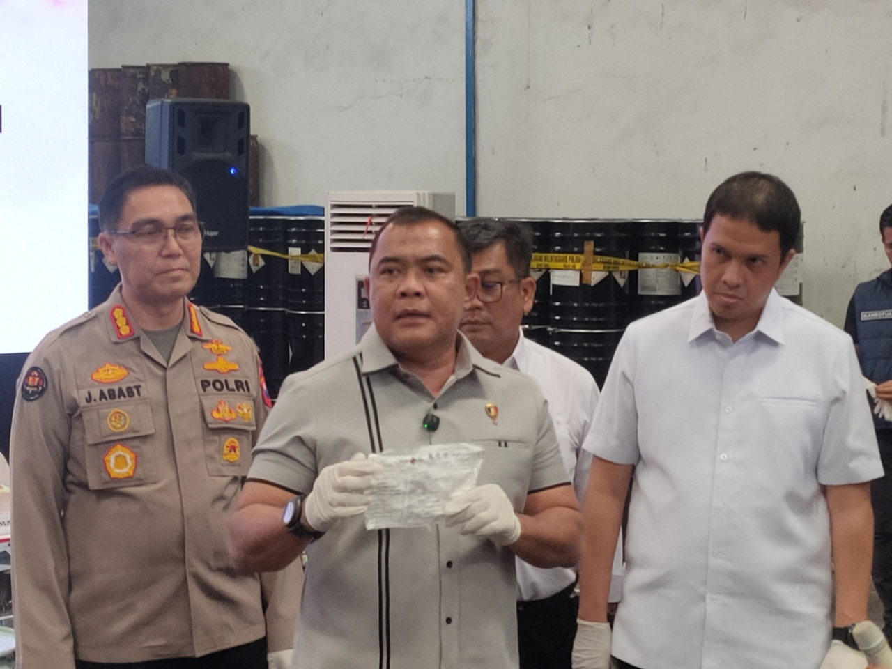 Ungkap Perdagangan Ilegal Sianida, Bareskrim Polri Grebek Gudang di Margomulyo Surabaya dan Pasuruan
