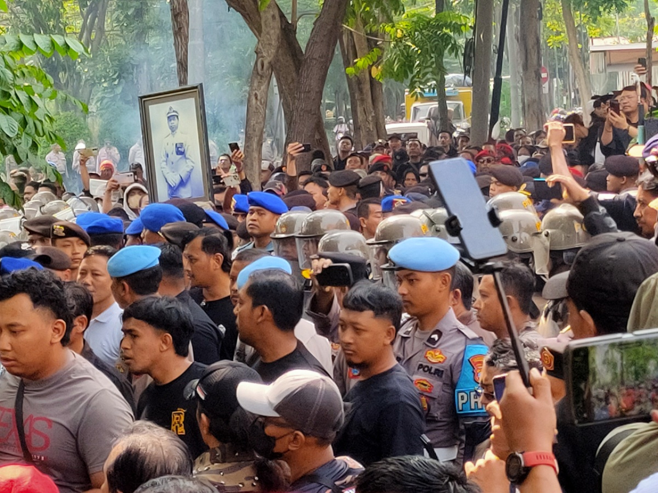 Eksekusi Rumah di Jalan Darmo Surabaya Berlangsung Alot