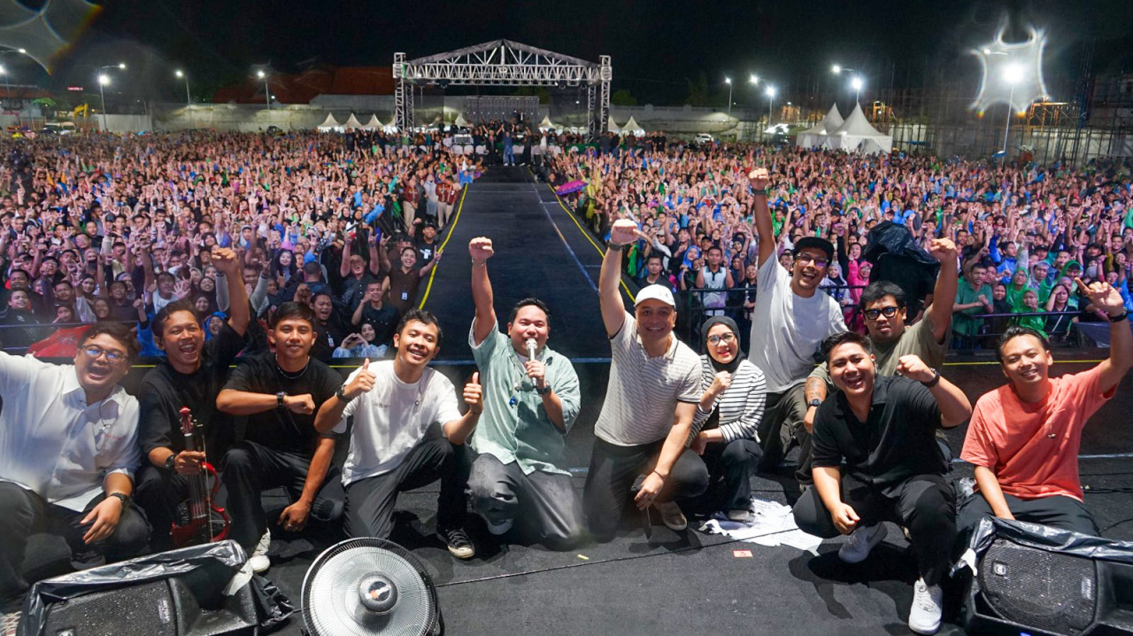Wali Kota Eri Cahyadi Apresiasi Antusiasme Warga di Konser Puncak HJKS Bersama Guyon Waton