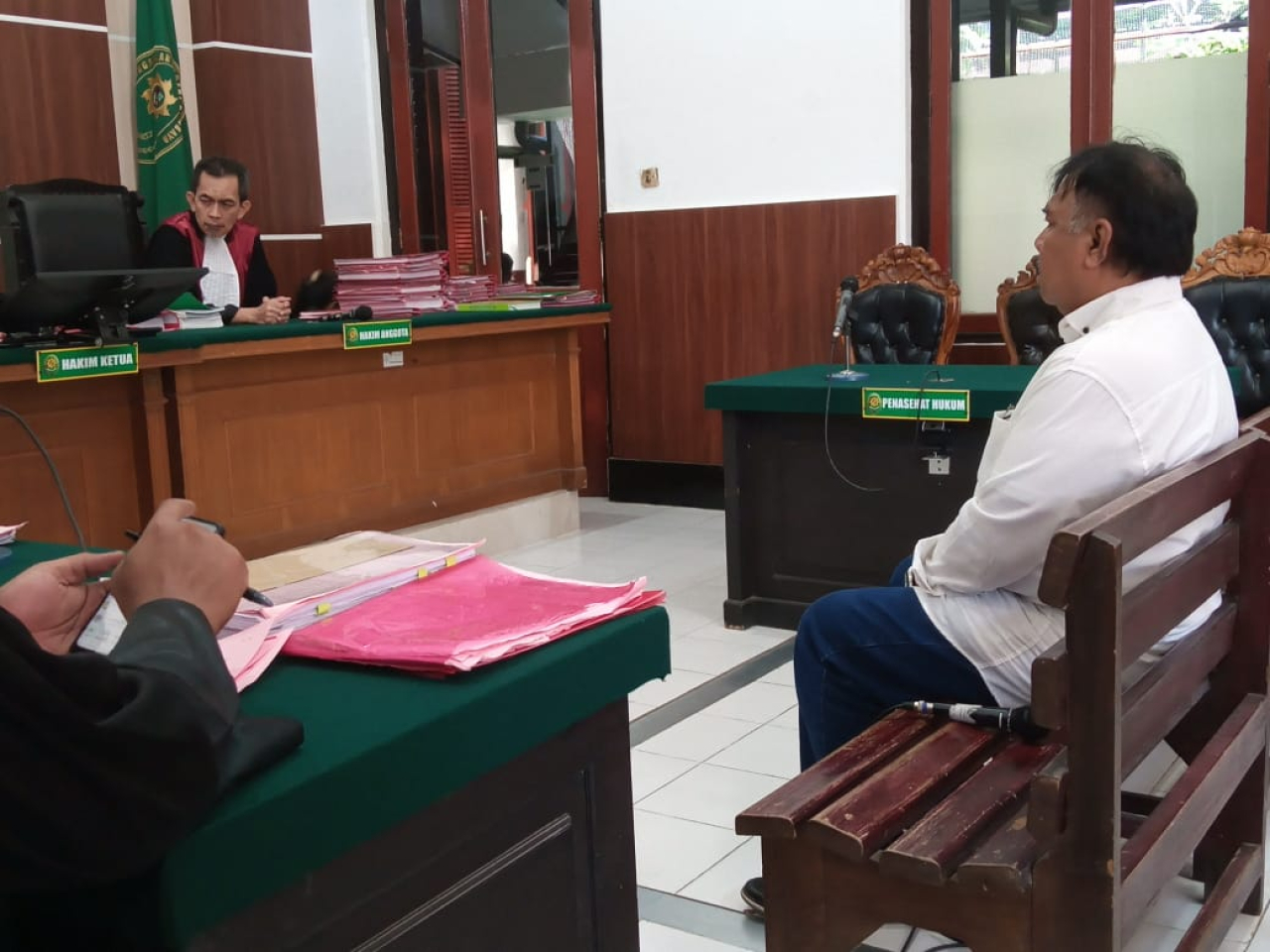 Pukul Pimred Memorandum, Pria Berkumis ini Jadi Pesakitan di PN Surabaya