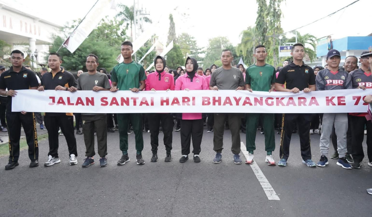 Polres Probolinggo Kota Gelar Jalan Santai Semarak Hari Bhayangkara Ke-79