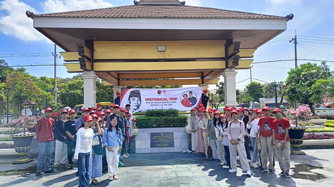 Soekarno Trip Kedua: Ratusan Anak Kader PDIP Menyusuri Jejak Bung Karno di Surabaya