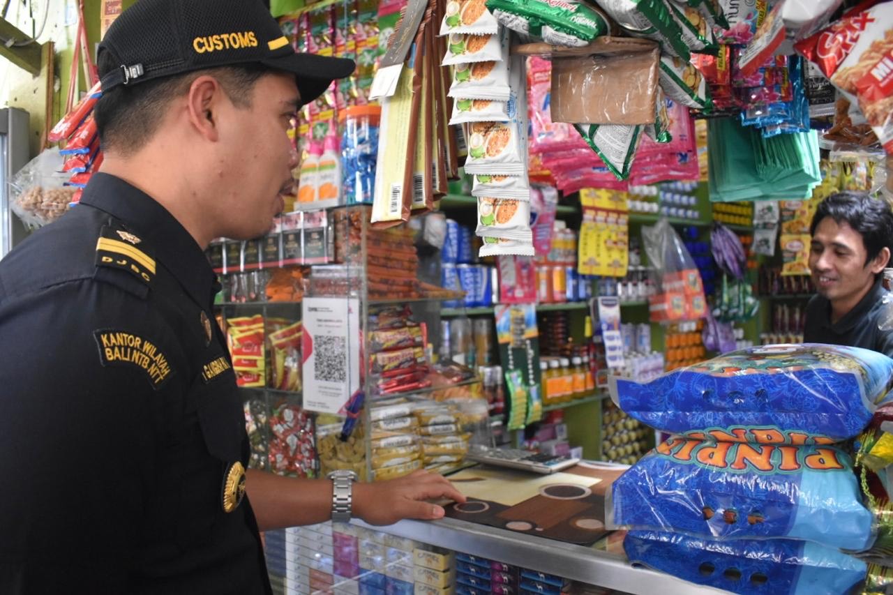 Berantas Rokok Ilegal di Surabaya: 500 Batang Disita, Sosialisasi Digencarkan