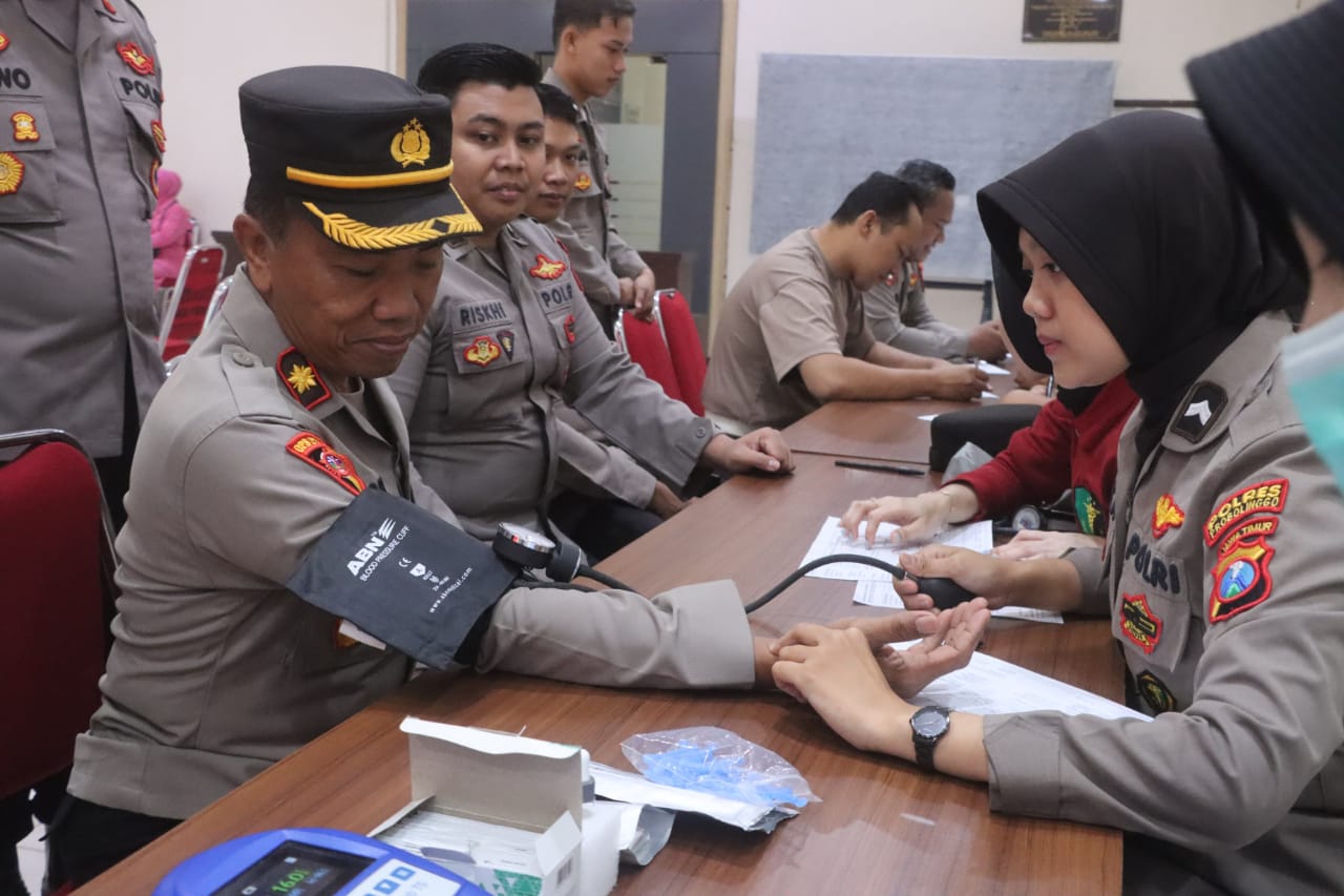 Setetes Darah untuk Negeri: Polres Probolinggo Gelar Aksi Donor di Hari Bhayangkara ke-79