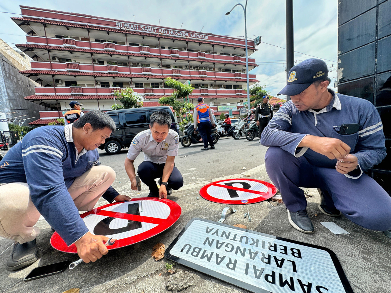 Dishub Surabaya Tertibkan Parkir di Kawasan RS Adi Husada