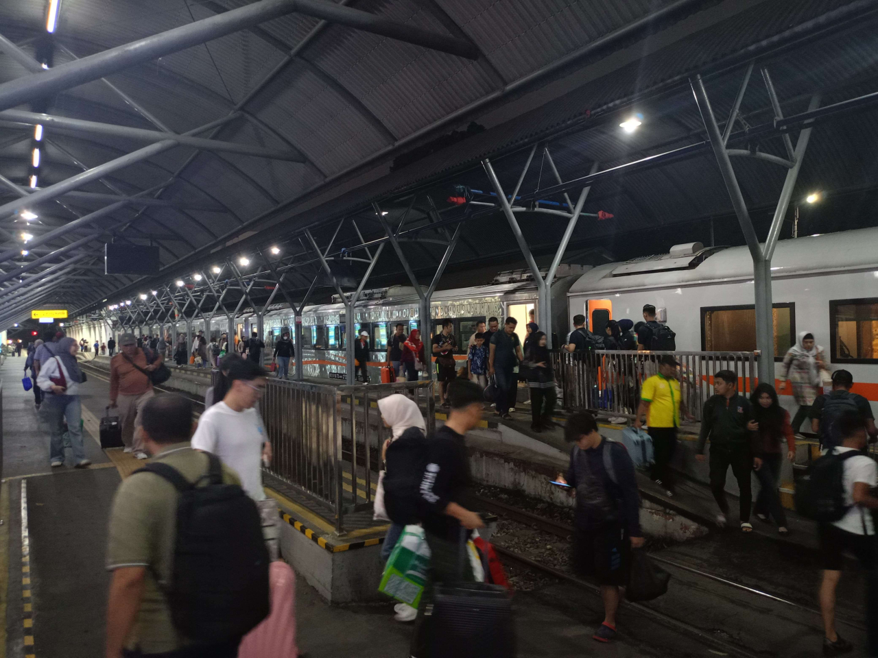 Libur Long Weekend, Lonjakan Penumpang KA Daop Surabaya Capai 77 Persen