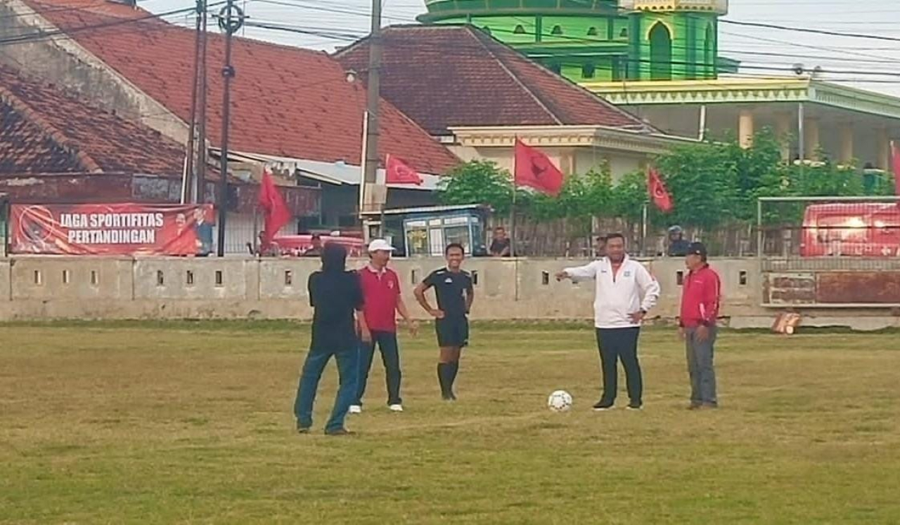 Bulan Bung Karno, PDI Perjuangan Kota Probolinggo Gelar Turnamen Sepak Bola U-45