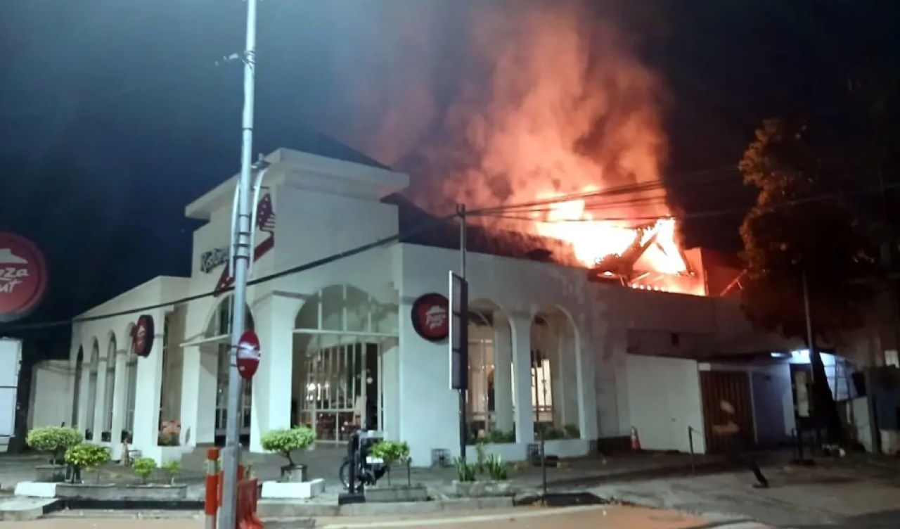 Bikin Heboh Warga Surabaya, Ini Penyebab Kebakaran Restoran Pizza Hut di Raya Darmo