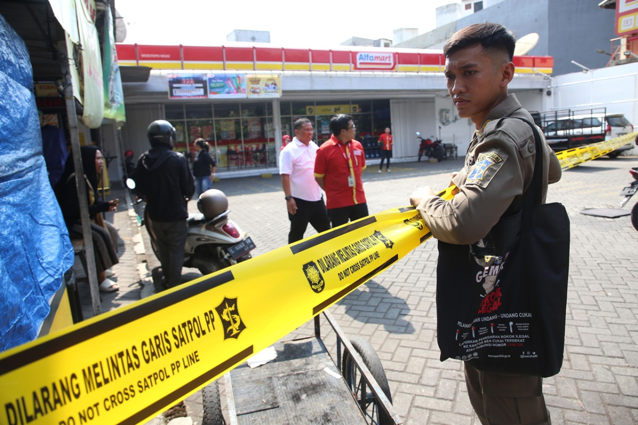 Tak Ada Jukir Resmi, Wali Kota Eri Cahyadi Segel Lahan Parkir Toko Modern di Dharmahusada