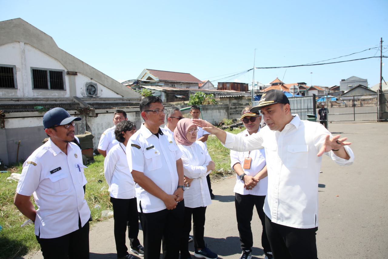 Wali Kota Eri Cahyadi Sidak Wisata Religi Sunan Ampel, Larang Parkir di Jalan Pegirian
