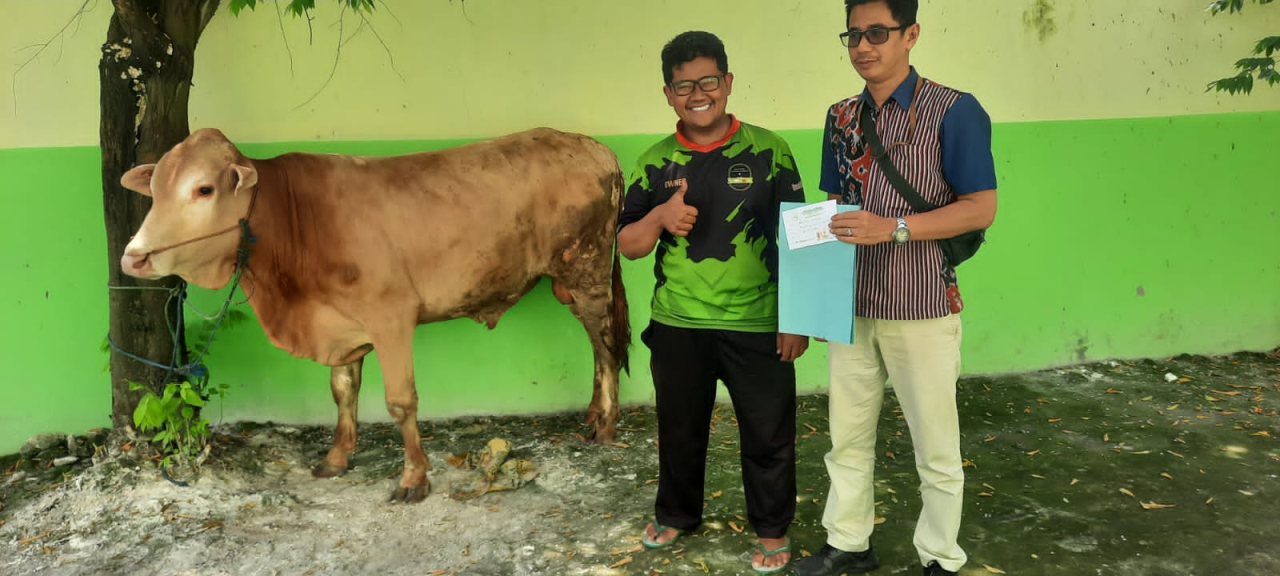 Rayakan Idul Adha, Bank Jatim Salurkan Sapi Kurban ke Madrasah di Gresik