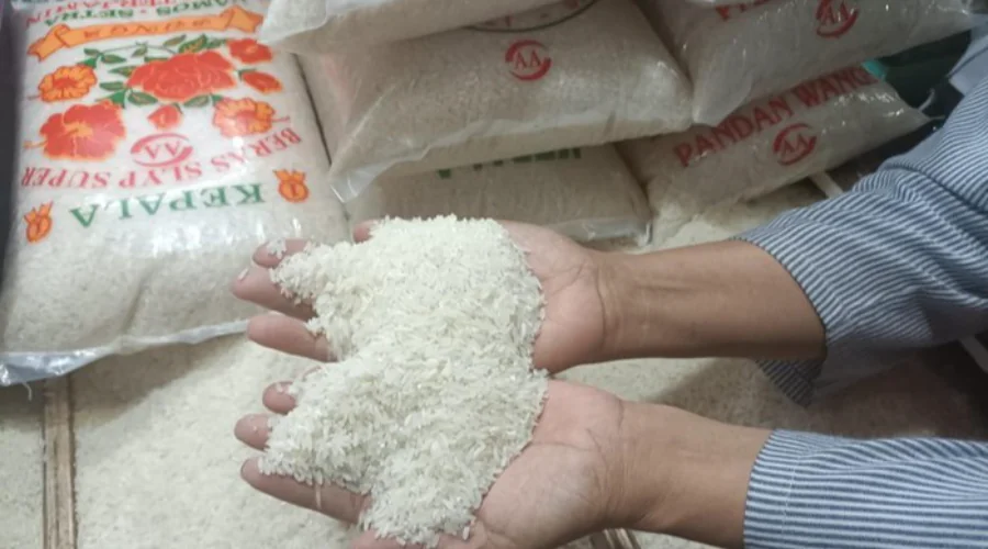 Baca juga : Harga Beras Alami Anomali, Anggota DPR RI: Memalukan Sekali!