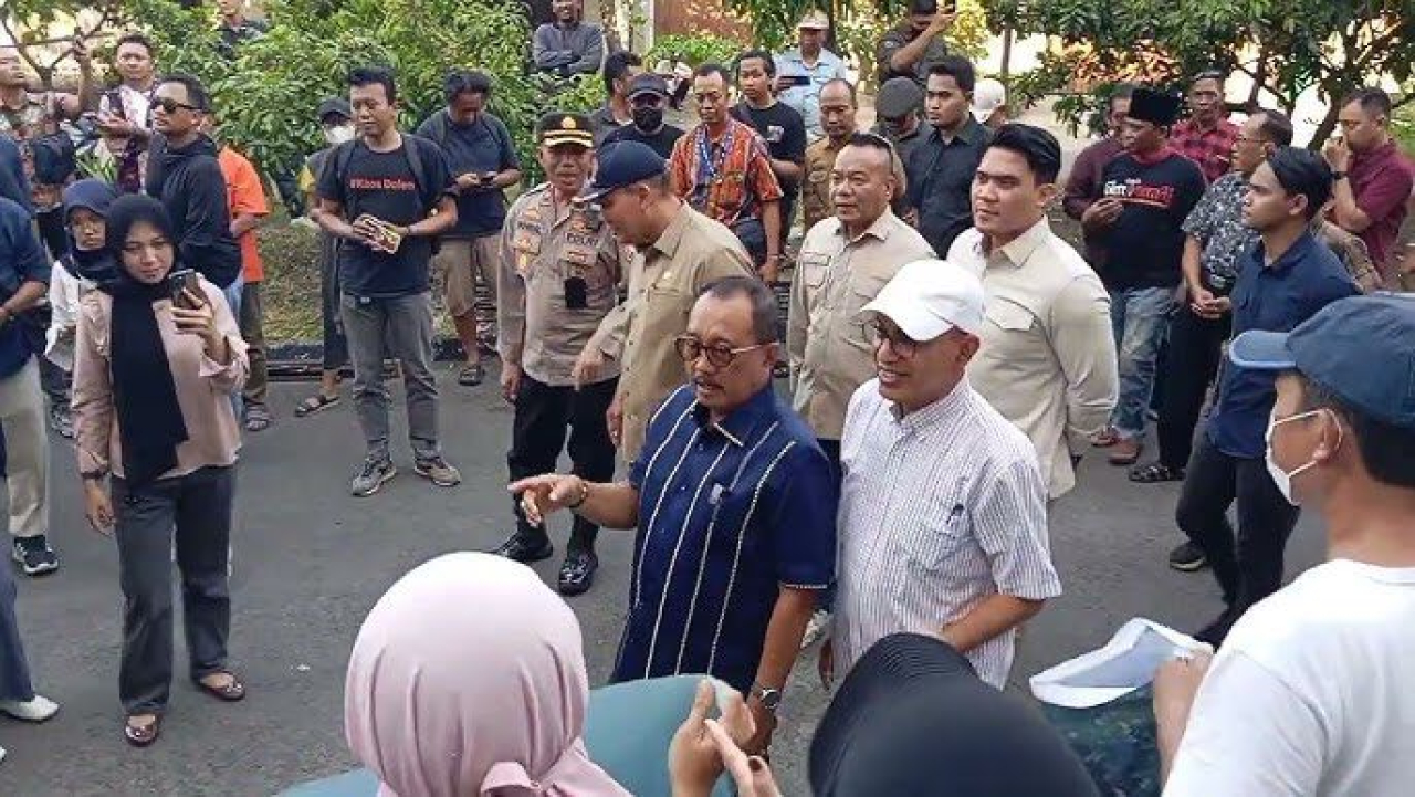 Wawali Armuji bersama anggota DPR RI Bambang Haryo melakukan sidak di lokasi pabrik PT Suka Jadi Logam