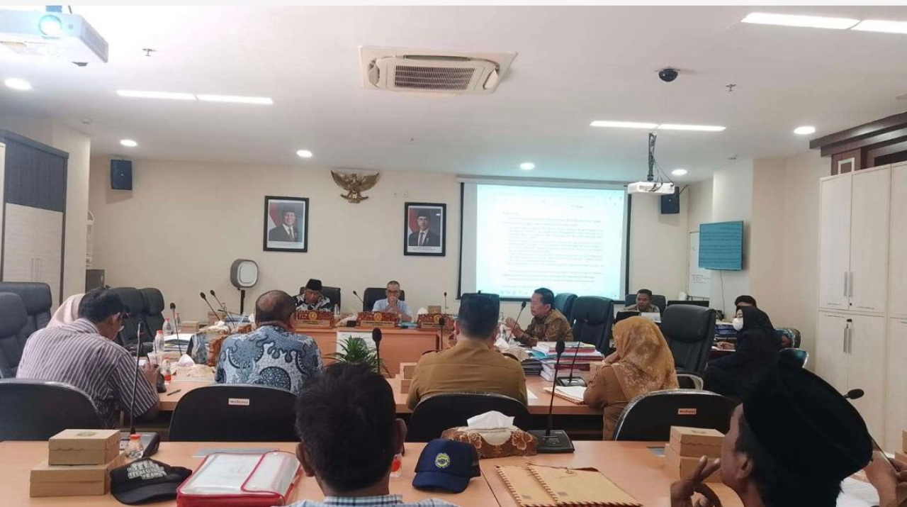 Hearing Komisi B terkait pengelolaan Lapangan Klomrojoyo Dukuh Menanggal atau Lapangan PS Nanggala