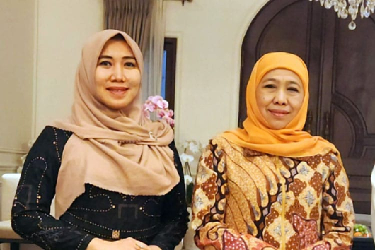Gubernur Jatim Khofifah Indar Parawansa bersama anggota DPD RI Lia Istifhama