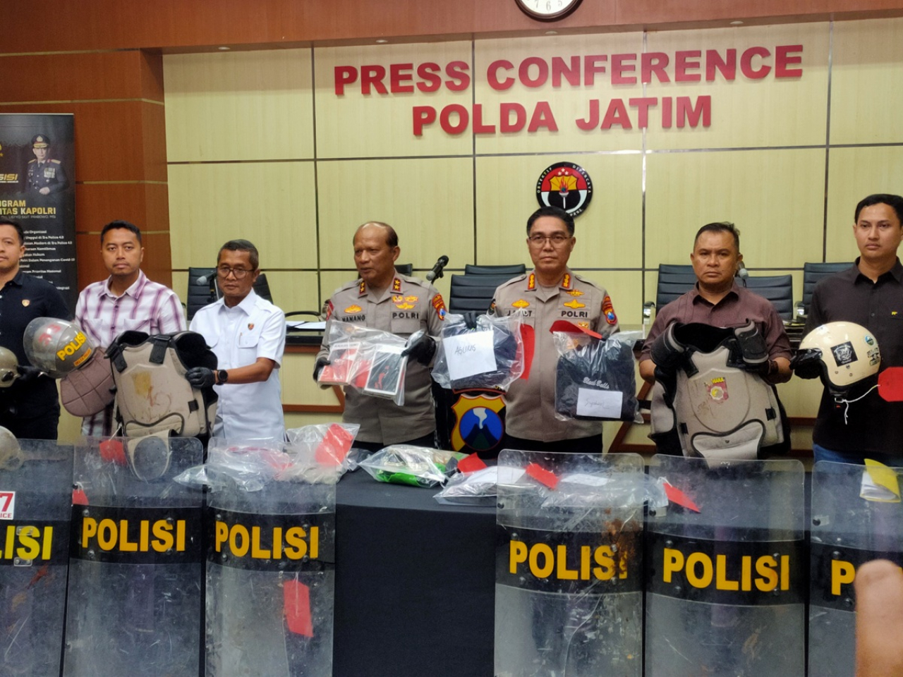 Kapolda Jatim Irjen Pol Nanang Avianto merilis demo anarkis di Jawa Timur