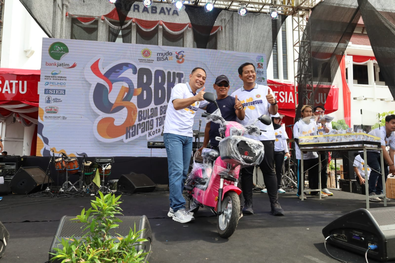 Eri Cahyadi di acara fun walk