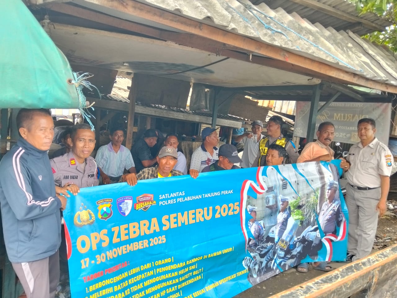 petugas Unit Lantas Polsek Asemrowo