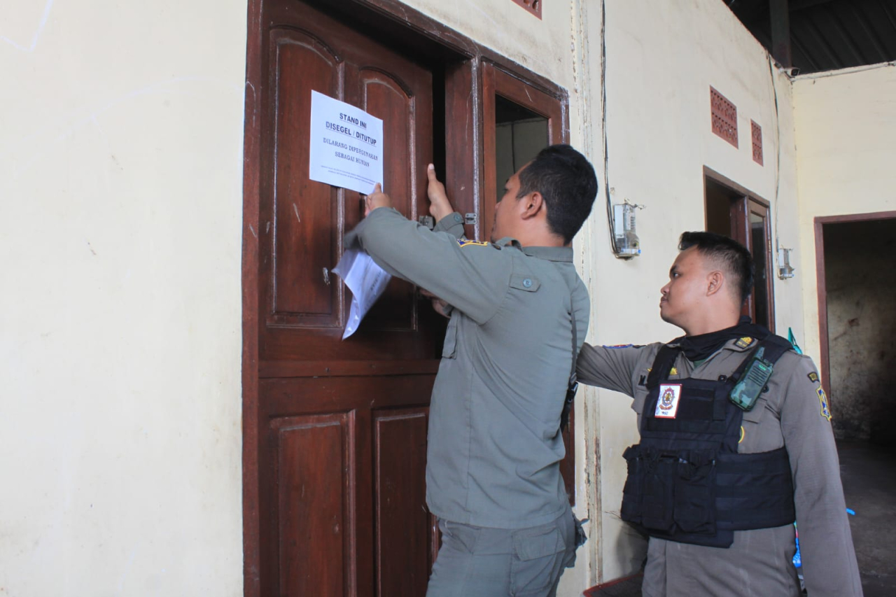 Penertiban kios di Pasar Bendul Merisi