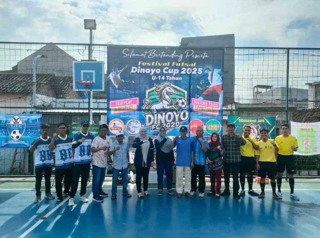 Ketua Fraksi Gerindra DPRD Kota Surabaya, Ajeng Wira Wati, membuka Turnamen Futsal U-14 Dinoyo Cup