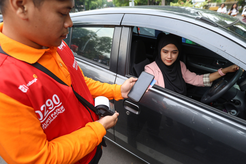 Parkir digital di Surabaya