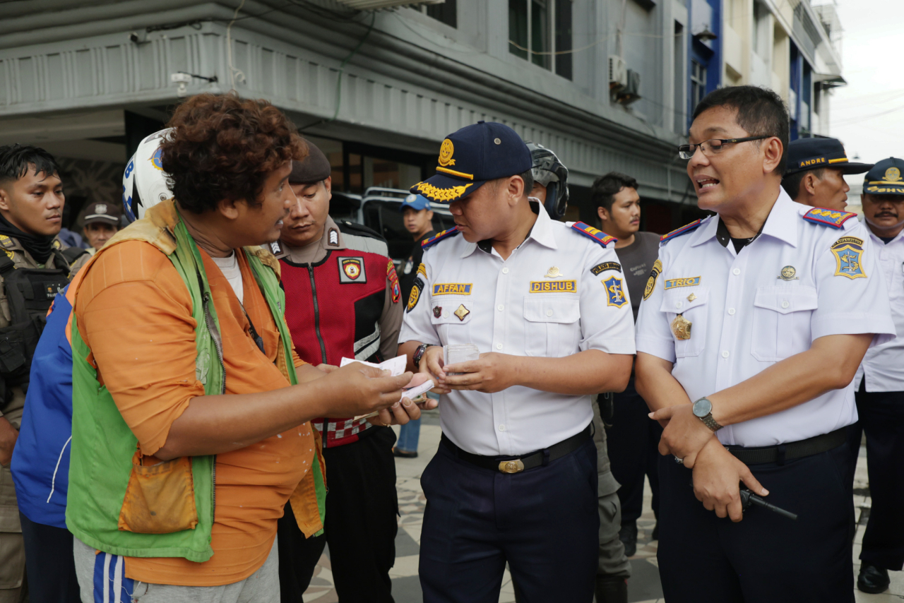 Penindakan oknum jukir di Jalan Embong Malang Surabaya