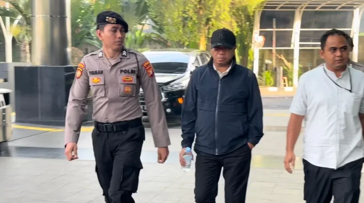 Baca juga : OTT Bupati Tulungagung, KPK Sebut Terrkait Dugaan Pemerasan