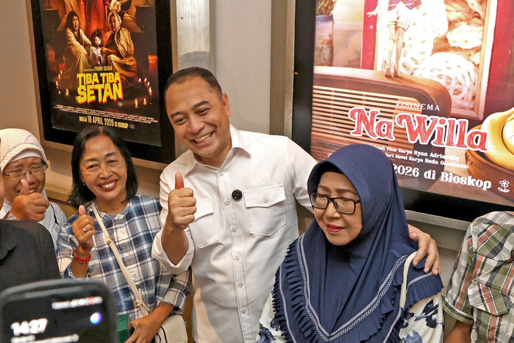 Wali Kota Surabaya Eri Cahyadi bersama sejumlah pejabat Pemkot nonton bareng (nobar) film “Na Willa”