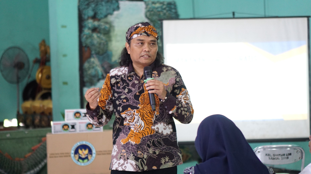 Anggota Komisi IX DPR RI, Nurhadi saat sosialisasi program MBG di Gedung Serba Guna Kelurahan Bandar Lor, Kecamatan Mojoroto, Kota Kediri
